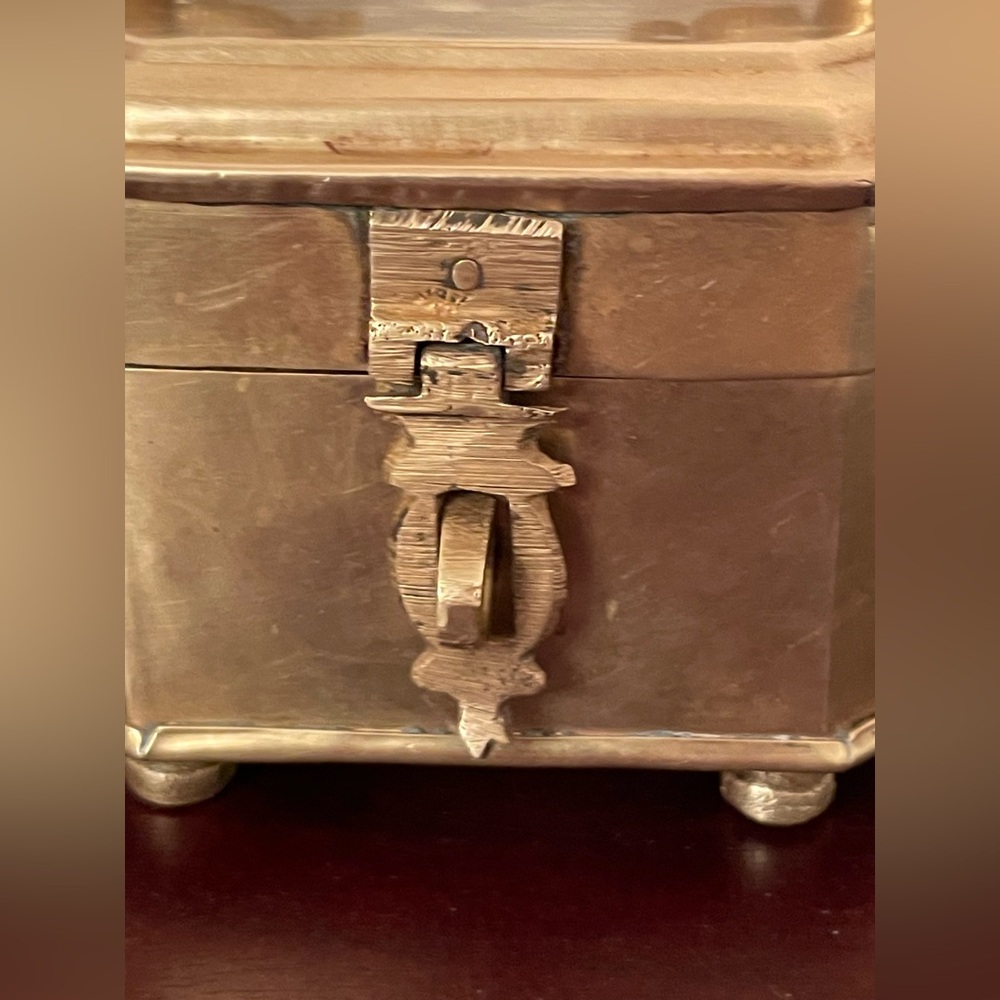 Handmade Brass Vintage Octagon shaped Solid Footed Hinged & Lockable Trinket Box - Picture 4 of 13